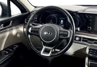 Подержанный автомобиль Kia K5 2021 года (16 фото)