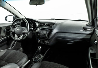 Подержанный автомобиль Kia Rio Sedan 2012 года (9 фото)
