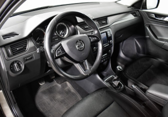 Подержанный автомобиль Skoda Rapid Liftback 2019 года (9 фото)