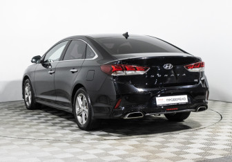 Подержанный автомобиль Hyundai Sonata 2018 года (7 фото)