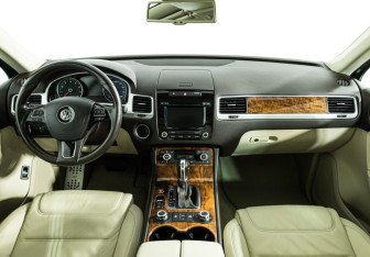 Подержанный автомобиль Volkswagen Touareg 2013 года (13 фото)