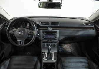 Подержанный автомобиль Volkswagen Passat CC 2012 года (10 фото)