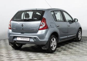 Подержанный автомобиль Renault Sandero 2011 года (5 фото)