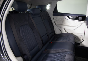 Подержанный автомобиль Hongqi HS5 2024 года (13 фото)