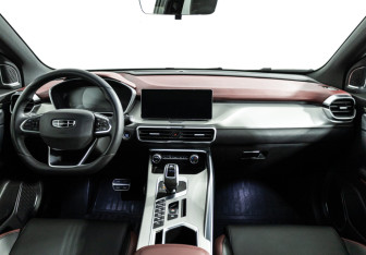 Подержанный автомобиль Geely Coolray 2023 года (13 фото)