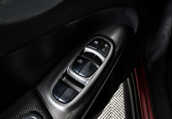 Подержанный автомобиль Nissan Juke 2013 года (10 фото)