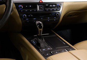 Подержанный автомобиль Hyundai Genesis 2014 года (12 фото)