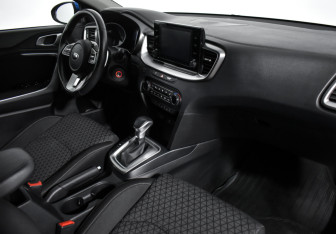 Подержанный автомобиль Kia Ceed Hatchback 2020 года (13 фото)