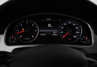 Подержанный автомобиль Volkswagen Touareg 2016 года (17 фото)