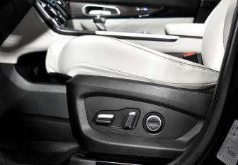 Подержанный автомобиль Exeed VX 2022 года (10 фото)