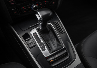 Подержанный автомобиль Audi A4 Sedan 2013 года (17 фото)