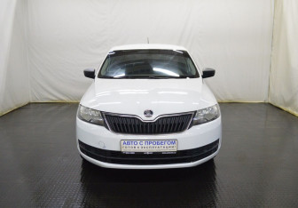 Подержанный автомобиль Skoda Rapid Liftback 2017 года (2 фото)