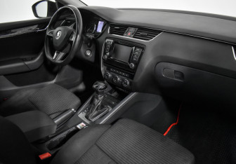 Подержанный автомобиль Skoda Octavia Liftback 2014 года (13 фото)