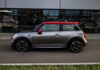 Подержанный автомобиль MINI Hatch 2016 года (8 фото)