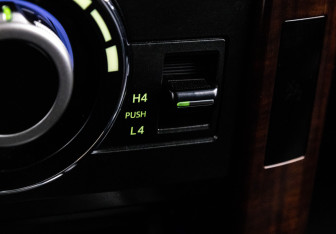 Подержанный автомобиль Toyota Land Cruiser Prado 2016 года (16 фото)