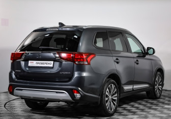 Подержанный автомобиль Mitsubishi Outlander 2018 года (5 фото)