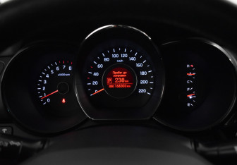 Подержанный автомобиль Kia Rio Sedan 2012 года (18 фото)