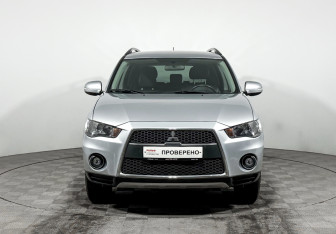 Подержанный автомобиль Mitsubishi Outlander 2011 года (2 фото)