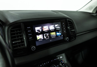Подержанный автомобиль Skoda Karoq 2021 года (15 фото)