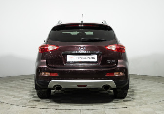 Подержанный автомобиль Infiniti QX50 2016 года (6 фото)