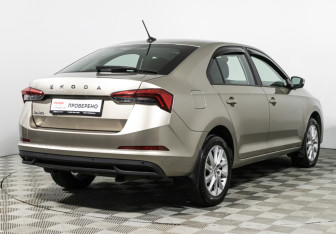 Подержанный автомобиль Skoda Rapid Liftback 2021 года (5 фото)