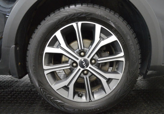 Подержанный автомобиль Kia Rio Hatchback 2022 года (9 фото)