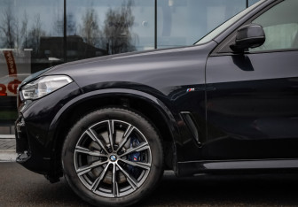 Подержанный автомобиль BMW X5 2019 года (10 фото)