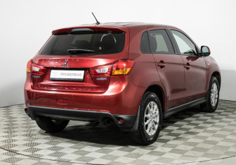 Подержанный автомобиль Mitsubishi ASX 2014 года (5 фото)