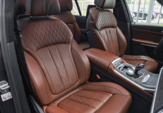 Подержанный автомобиль BMW X7 2019 года (31 фото)