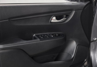 Подержанный автомобиль Kia Rio Hatchback 2021 года (18 фото)