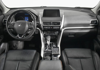 Подержанный автомобиль Mitsubishi Eclipse Cross 2019 года (13 фото)
