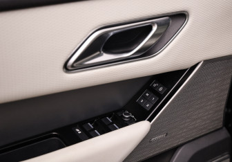 Подержанный автомобиль Land Rover Range Rover Velar 2018 года (23 фото)