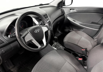 Подержанный автомобиль Hyundai Solaris Sedan 2011 года (9 фото)