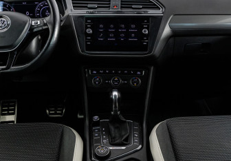 Подержанный автомобиль Volkswagen Tiguan 2018 года (13 фото)