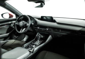 Подержанный автомобиль Mazda 3 Hatchback 2019 года (9 фото)