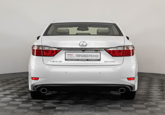 Подержанный автомобиль Lexus ES 2013 года (6 фото)