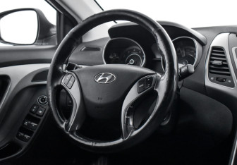 Подержанный автомобиль Hyundai Elantra Sedan 2015 года (15 фото)