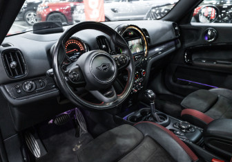 Подержанный автомобиль MINI Countryman 2019 года (19 фото)