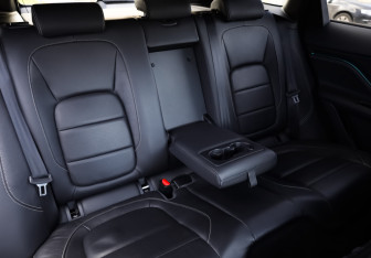 Подержанный автомобиль Jaguar F-Pace 2018 года (29 фото)