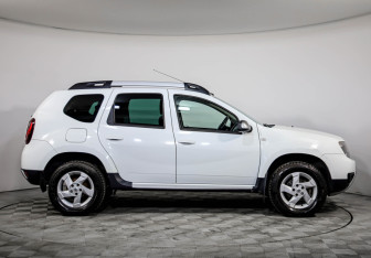 Подержанный автомобиль Renault Duster 2015 года (4 фото)
