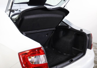 Подержанный автомобиль Skoda Rapid Liftback 2016 года (19 фото)