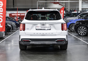 Подержанный автомобиль Kia Sorento 2022 года (9 фото)
