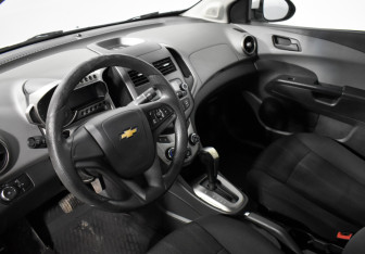 Подержанный автомобиль Chevrolet Aveo Sedan 2014 года (9 фото)