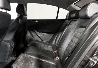 Подержанный автомобиль Volkswagen Passat Sedan 2006 года (12 фото)