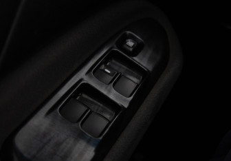 Подержанный автомобиль Mitsubishi Lancer Wagon 2005 года (15 фото)