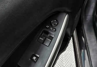 Подержанный автомобиль Mazda 2 Hatchback 2012 года (10 фото)