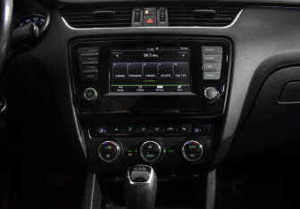 Подержанный автомобиль Skoda Octavia Liftback 2016 года (18 фото)