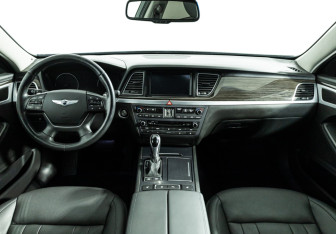 Подержанный автомобиль Hyundai Genesis 2015 года (13 фото)