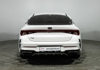 Подержанный автомобиль Kia K5 2020 года (6 фото)