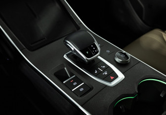 Подержанный автомобиль Omoda C5 2024 года (21 фото)